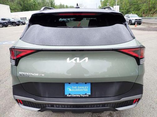 Jungle Green/Ebony Black Roof 2024 Kia Sportage S