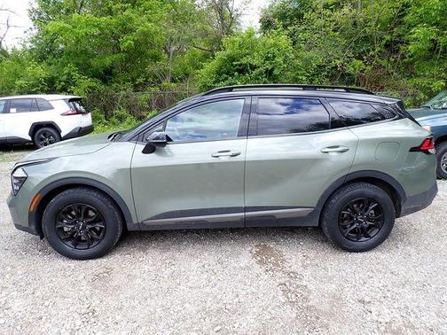 Jungle Green/Ebony Black Roof 2024 Kia Sportage S