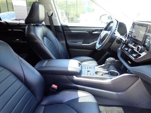 Cypress 2023 Toyota Highlander XLE