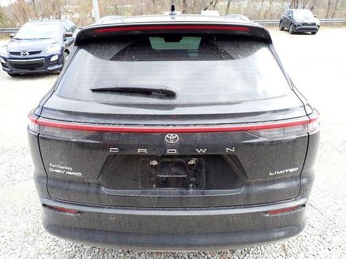 Black 2025 Toyota Crown Signia Limited