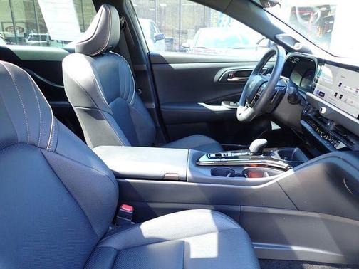 2025 Toyota Crown Signia Limited