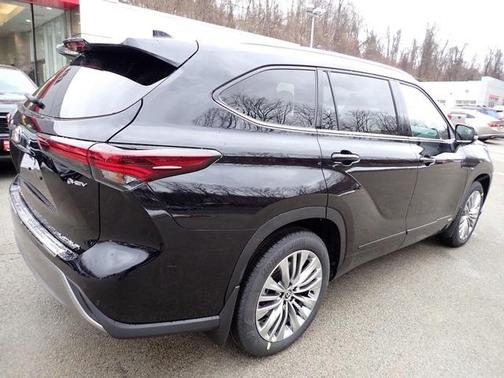2026 Toyota Highlander Hybrid Platinum