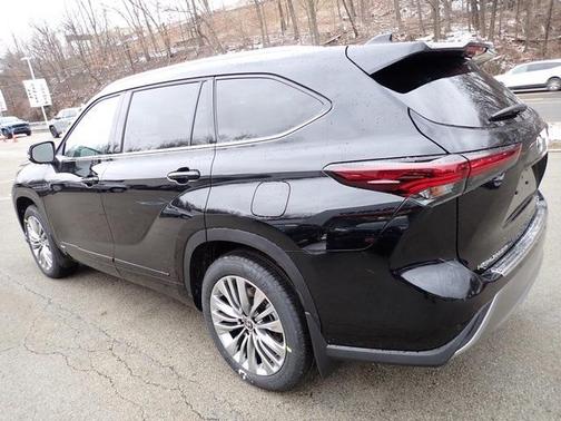 2026 Toyota Highlander Hybrid Platinum