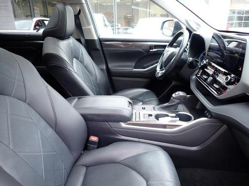 2020 Toyota Highlander Hybrid Platinum