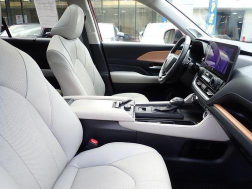 Ruby Flare Pearl 2024 Toyota Grand Highlander Platinum