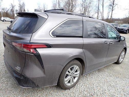 2022 Toyota Sienna XSE 7 Passenger