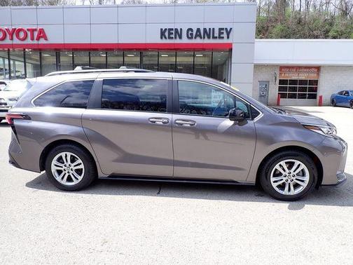 2022 Toyota Sienna XSE 7 Passenger