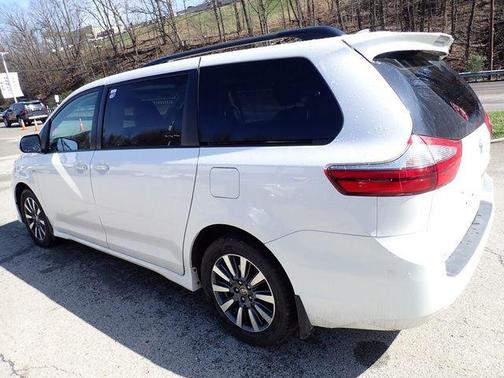 2020 Toyota Sienna XLE