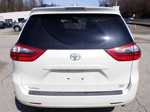 2020 Toyota Sienna XLE