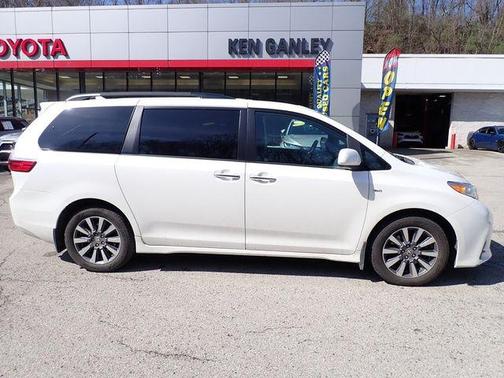 2020 Toyota Sienna XLE