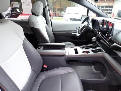 2021 Toyota Sienna XSE 7 Passenger