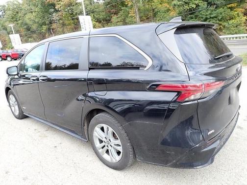 2021 Toyota Sienna XSE 7 Passenger
