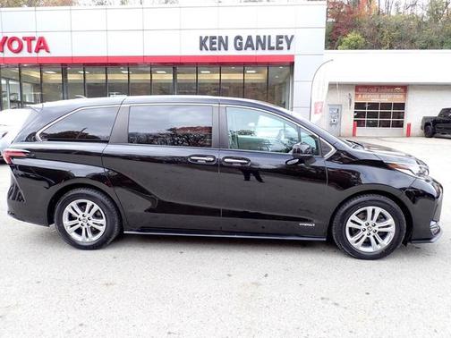 2021 Toyota Sienna XSE 7 Passenger