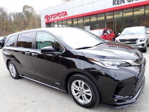 2021 Toyota Sienna XSE 7 Passenger