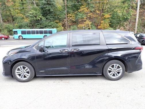 2021 Toyota Sienna XSE 7 Passenger