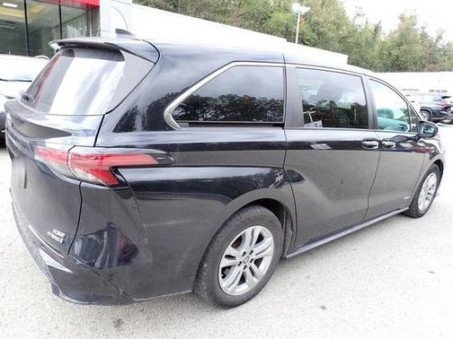 2021 Toyota Sienna XSE 7 Passenger