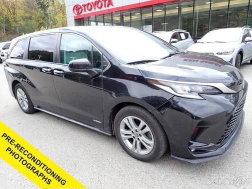 2021 Toyota Sienna XSE 7 Passenger