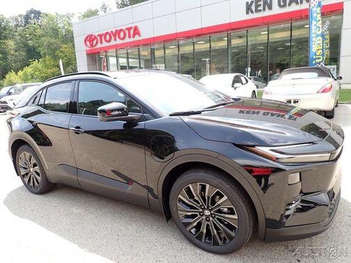 Midnight Black 2026 Toyota C-HR XSE