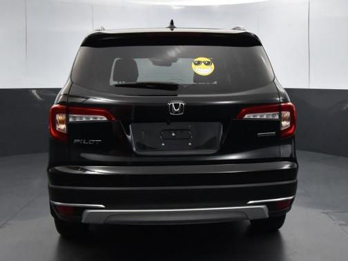 Photo 4 of 32 of 2020 Honda Pilot Touring 8-Passenger