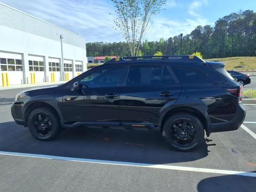 Crystal Black Silica 2022 Subaru Outback Wilderness