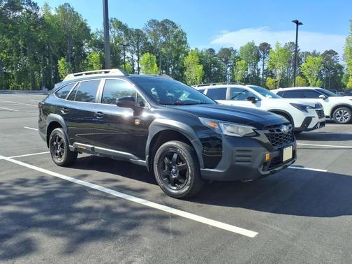 Crystal Black Silica 2022 Subaru Outback Wilderness