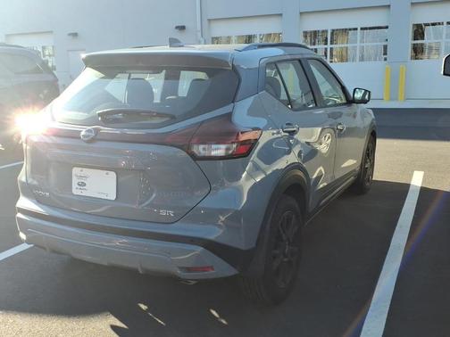2022 Nissan Kicks SR