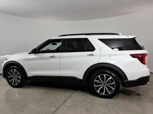 Star White 2022 Ford Explorer ST-Line