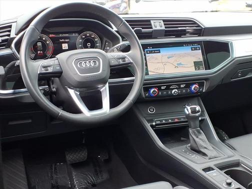 2024 Audi Q3 45 S line Premium