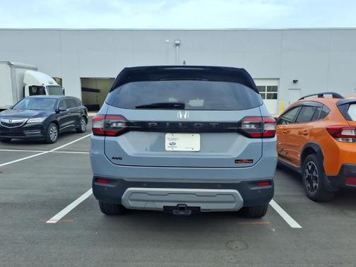 Sonic Gray Pearl 2025 Honda Pilot TrailSport