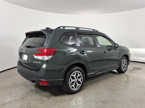 Cascade Green Silica 2024 Subaru Forester Premium
