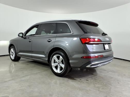2024 Audi Q7 45 Premium Plus
