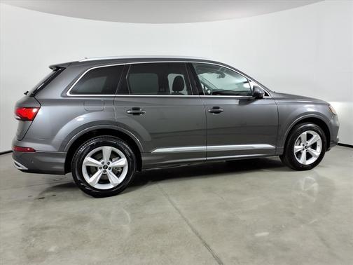2024 Audi Q7 45 Premium Plus