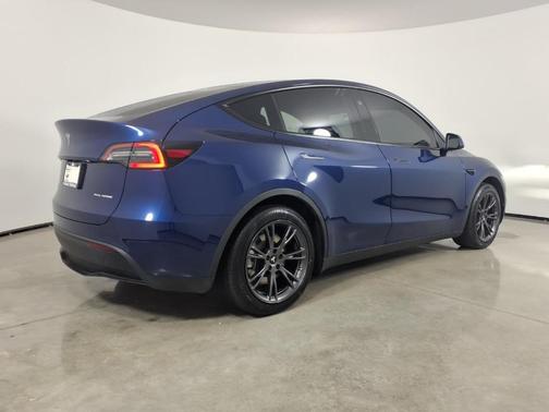 2025 Tesla Model Y Long Range