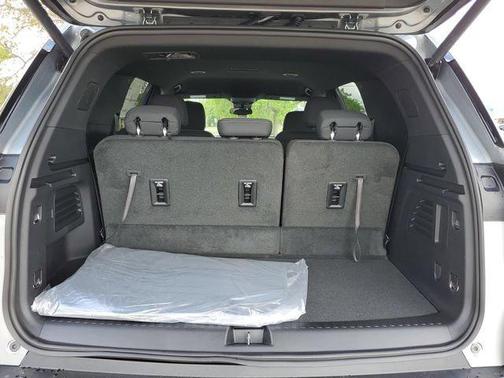 Sterling Gray Metallic 2026 Chevrolet Traverse LT