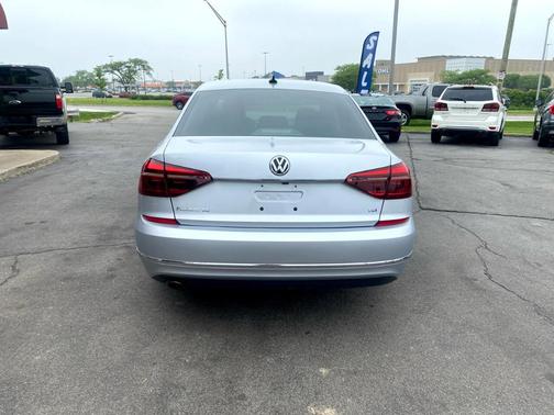2017 Volkswagen Passat 1.8T SE
