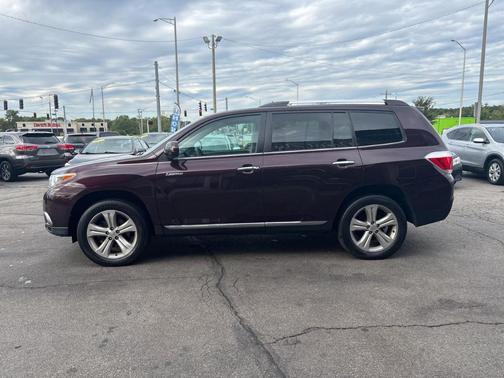 Burgundy 2013 Toyota Highlander Limited