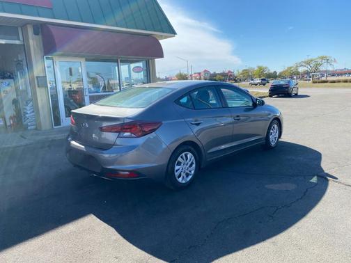 2019 Hyundai ELANTRA SE