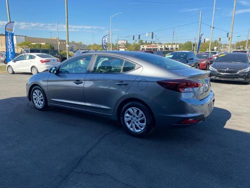 2019 Hyundai ELANTRA SE