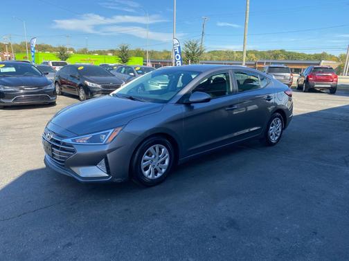 2019 Hyundai ELANTRA SE