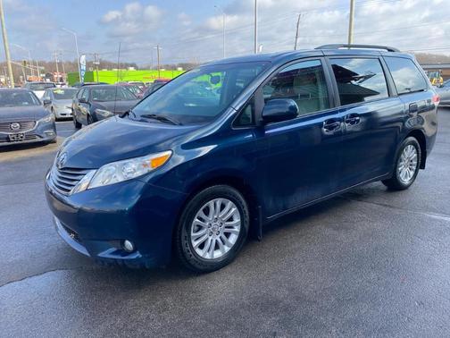 2011 Toyota Sienna XLE