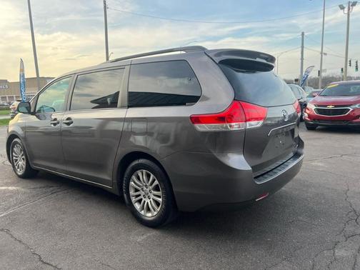 2012 Toyota Sienna XLE