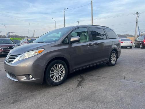 2012 Toyota Sienna XLE