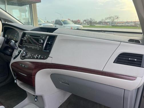 2012 Toyota Sienna XLE