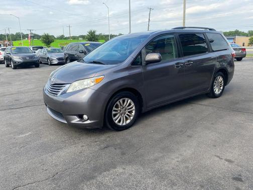 Gray 2015 Toyota Sienna XLE