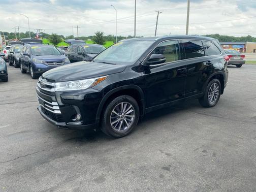 Black 2019 Toyota Highlander XLE