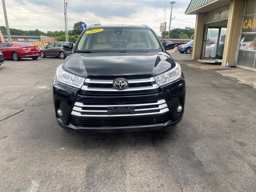 Black 2019 Toyota Highlander XLE