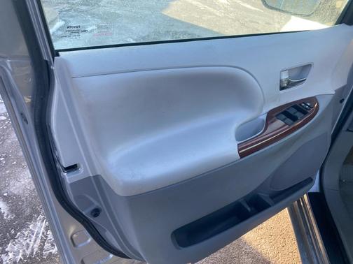 2012 Toyota Sienna XLE