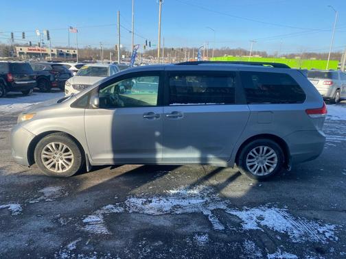 2012 Toyota Sienna XLE