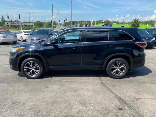 Black 2016 Toyota Highlander XLE