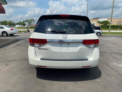 White 2016 Honda Odyssey EX